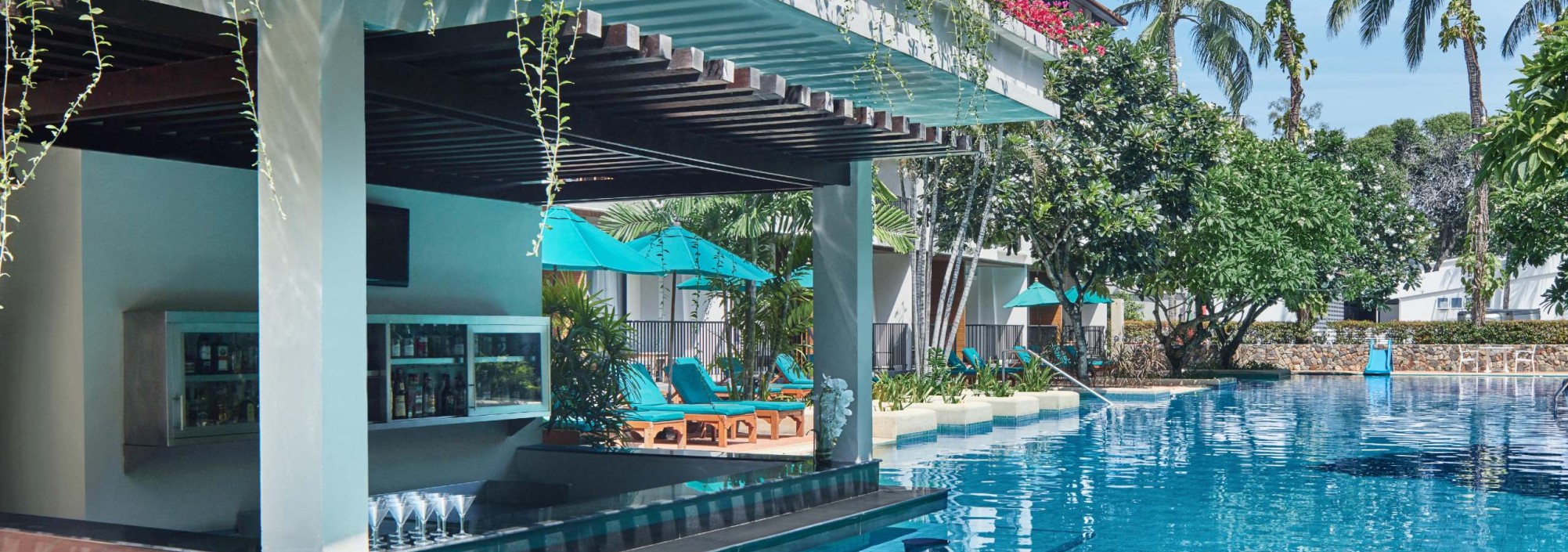 double-tree-phuket-banthai-resort-pool-bar-zwembad-thailandtravel
