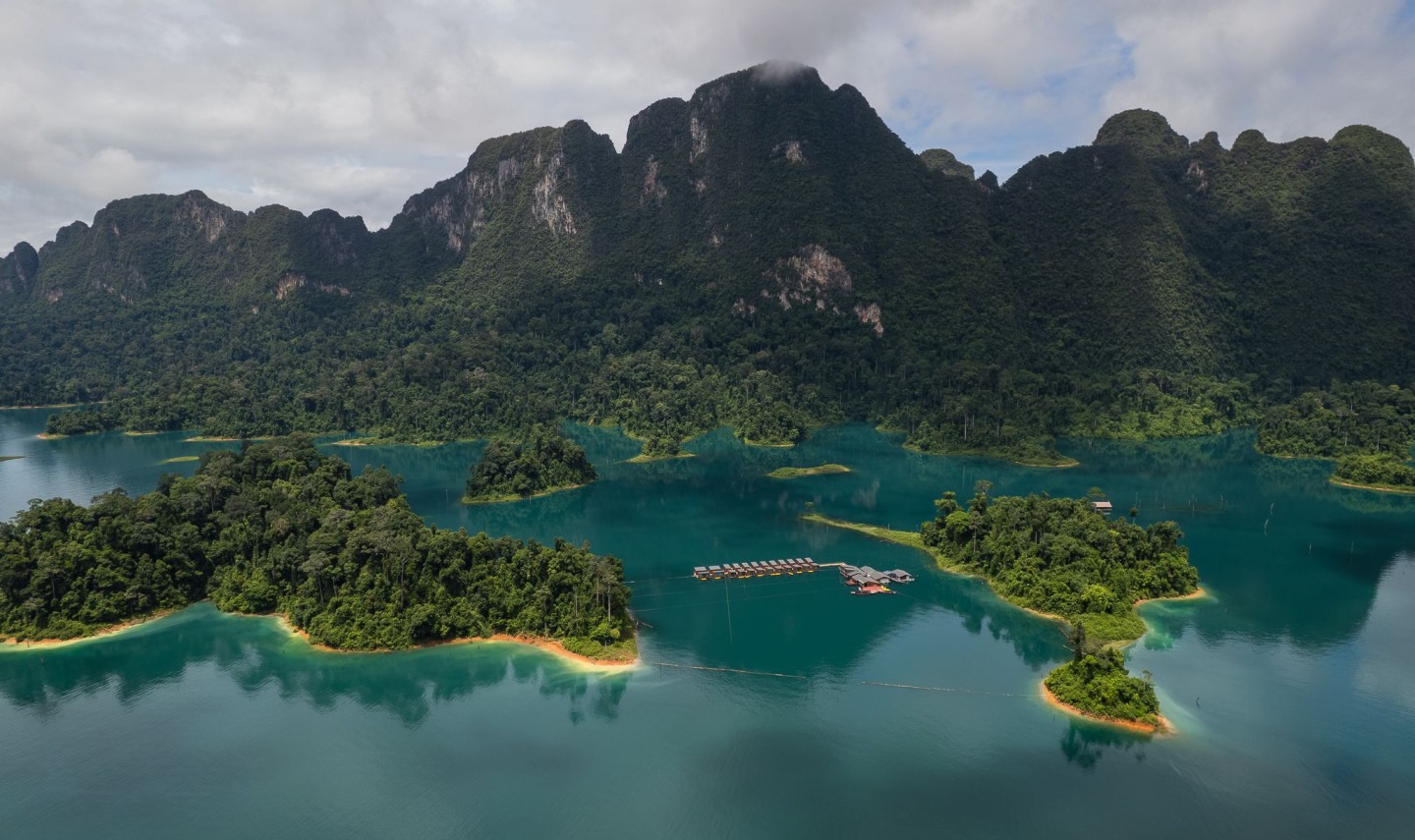 drone-360-issara-floating-resort-khao-sok-thailandtravel