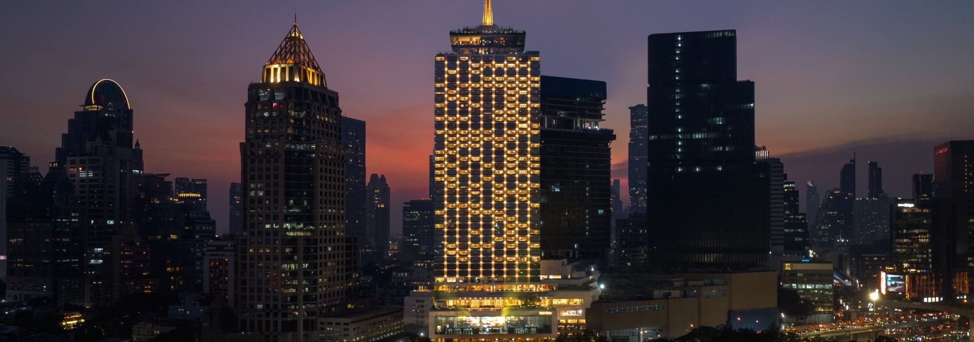 dusit-thani-bangkok-exterior-night-thailandtravel