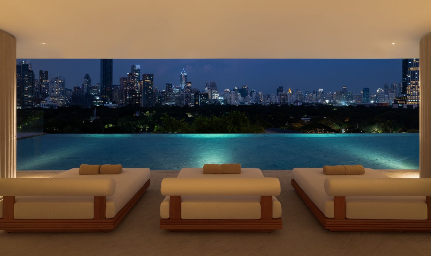 dusit-thani-bangkok-facility-pool-night-thailandtravel