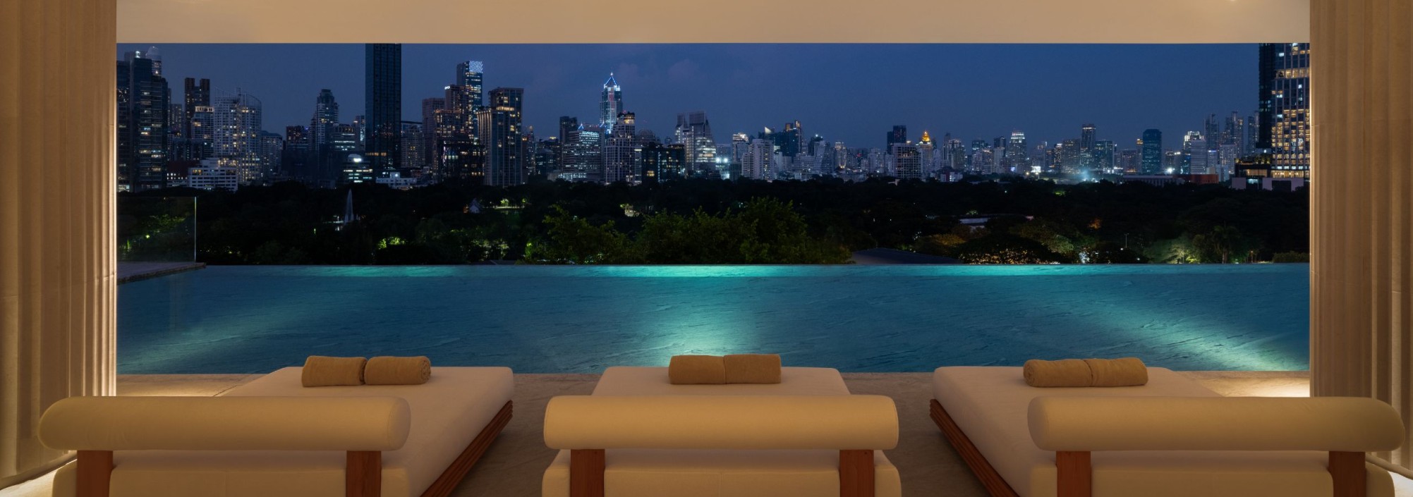 dusit-thani-bangkok-facility-pool-night-thailandtravel