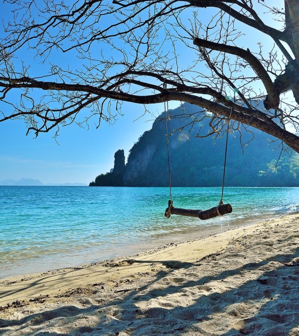 dusit-thani-krabi-strand-schommel-thailandtravel
