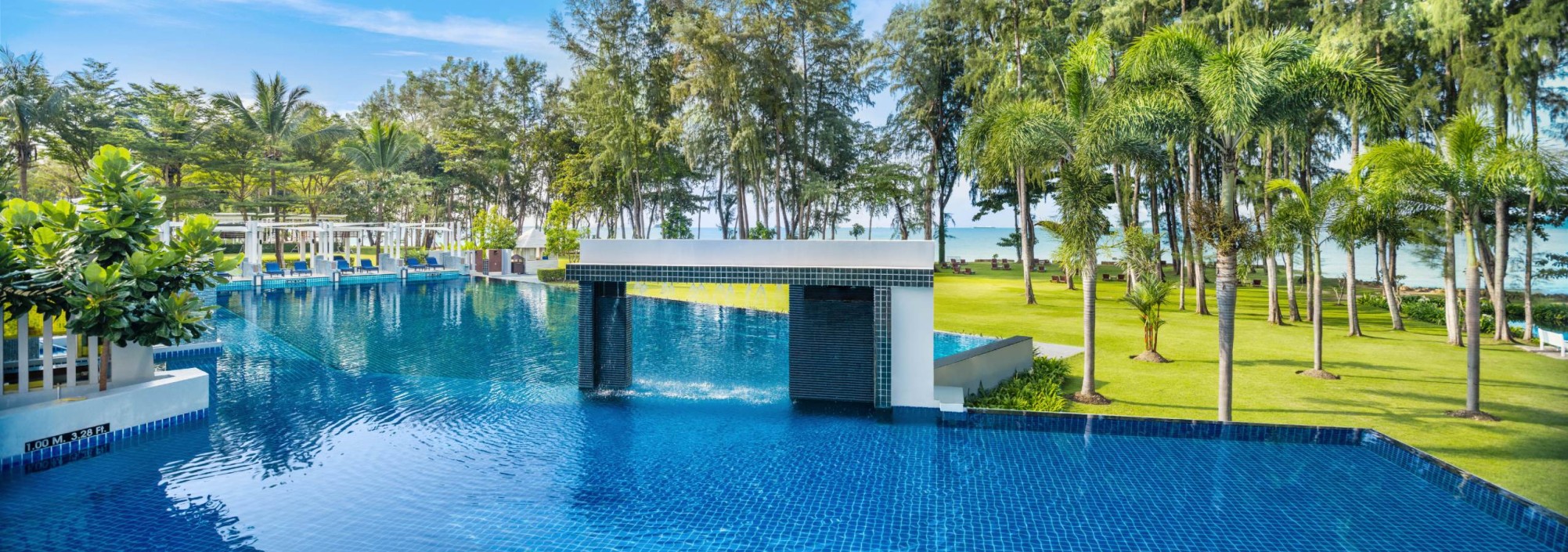 dusit-thani-krabi-zwembad-groen-tuin-thailandtravel