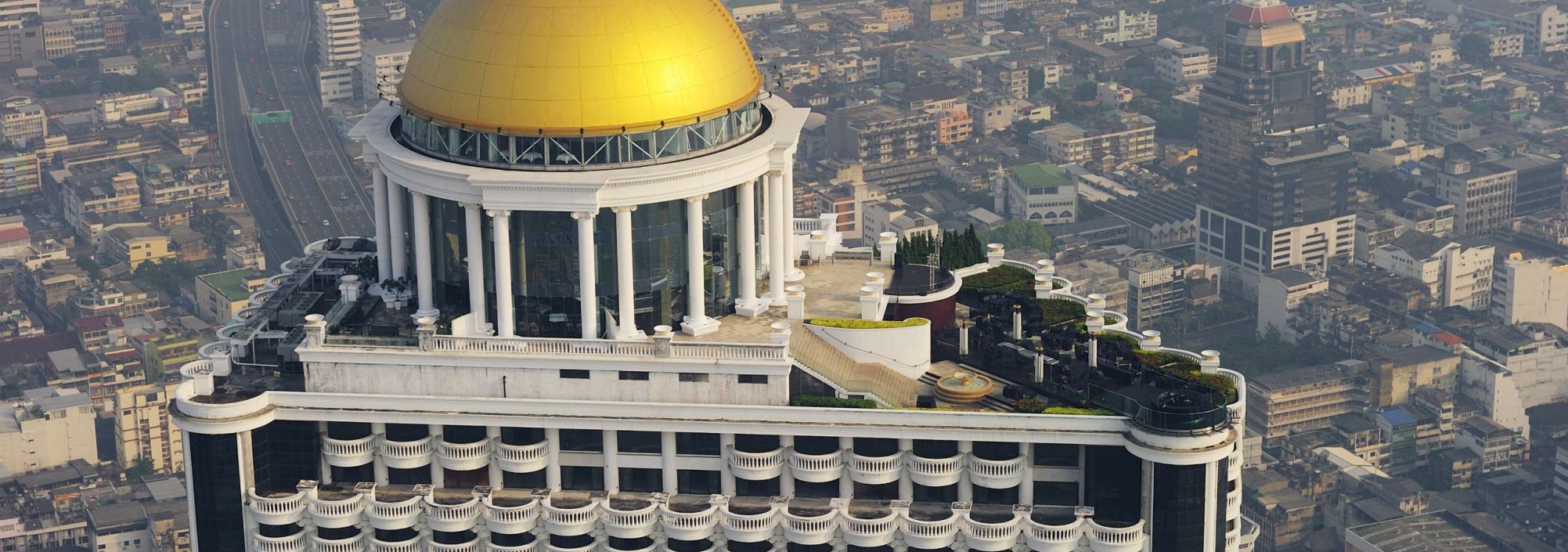 exterior-lebua-at-state-tower