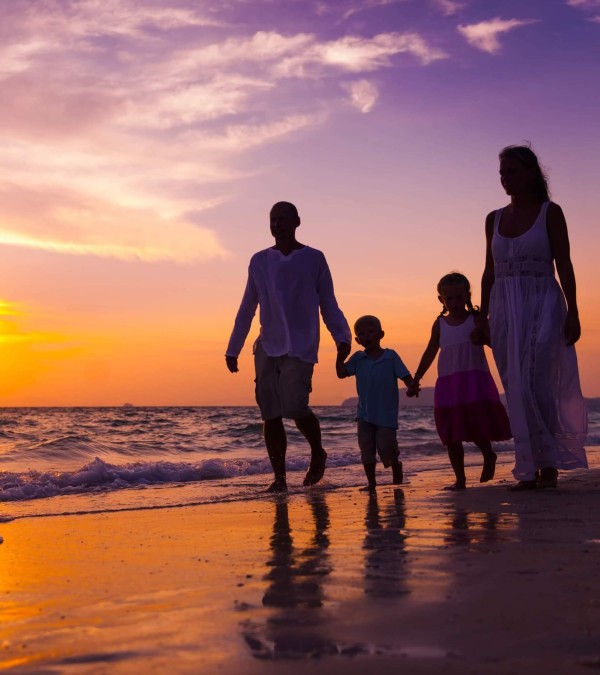 familie-gezin-vakantie-strand-thailandtravel