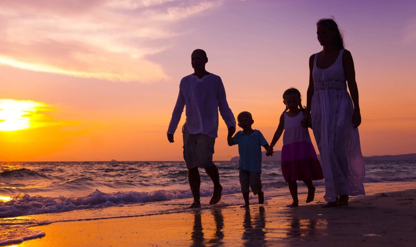 familie-gezin-vakantie-strand-thailandtravel