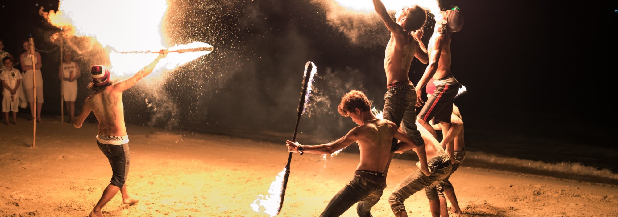 fireshow-seavana-beach-resort-koh-mak-thailandtravel