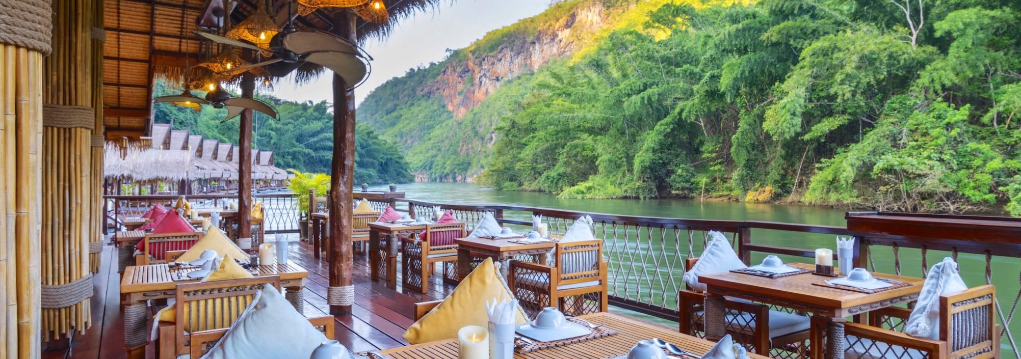 floathouse-river-kwai-kanchanaburi-restaurant-thailandtravel