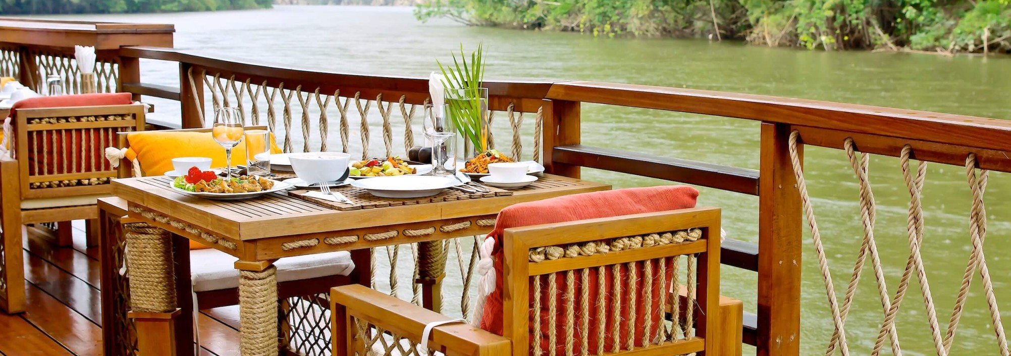 floathouse-river-kwai-restaurant-thailandtravel
