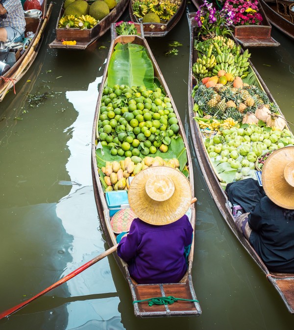 floating-market-drijvende-market-damnoen-saduak-thailand