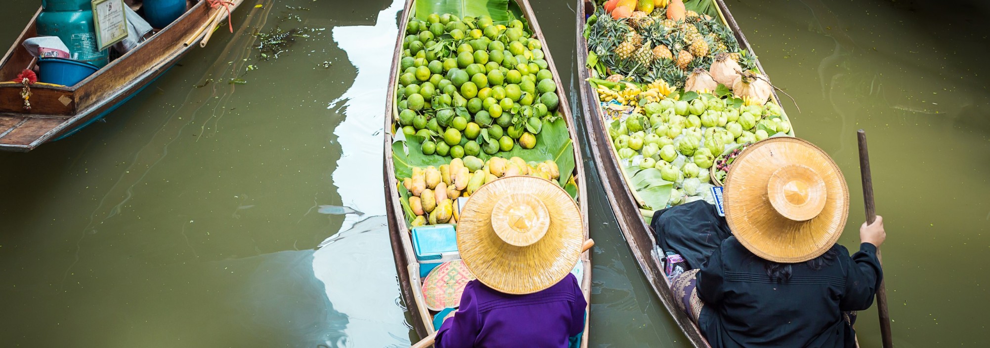 floating-market-drijvende-market-damnoen-saduak-thailand