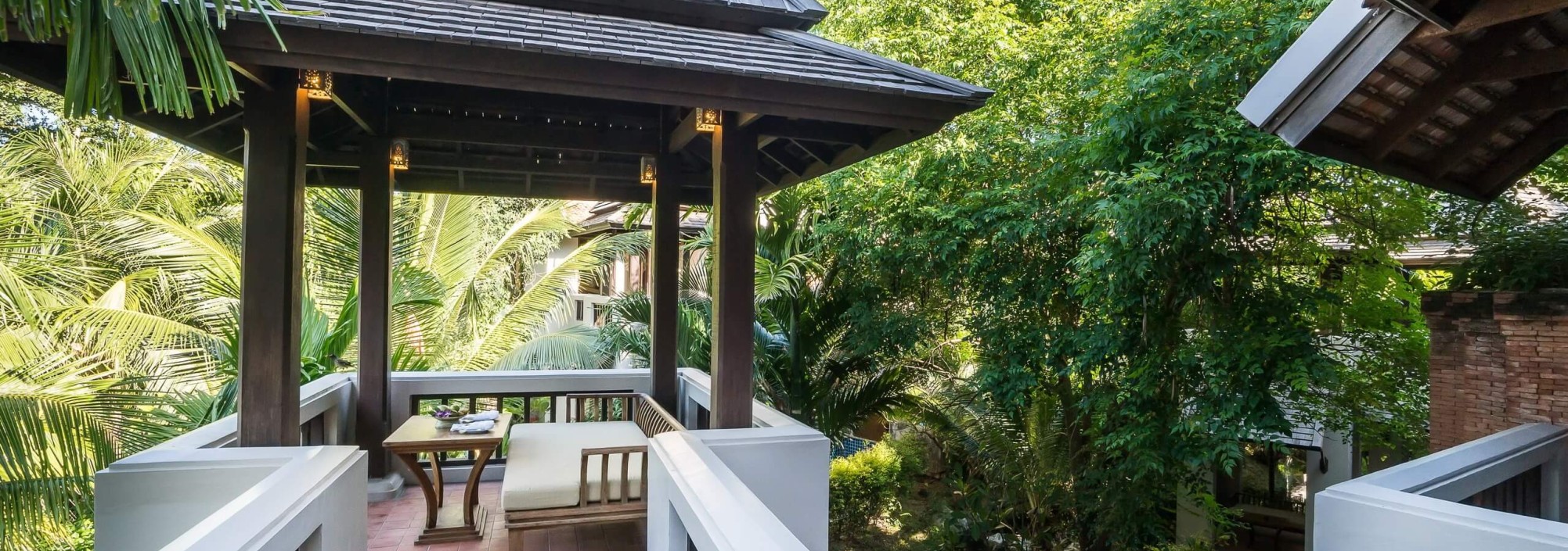 grand-deluxe-suite-garden-view-royal-muang-samui-villas-thailand