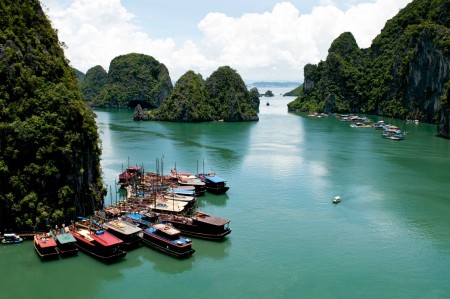 halong-bay-vietnam
