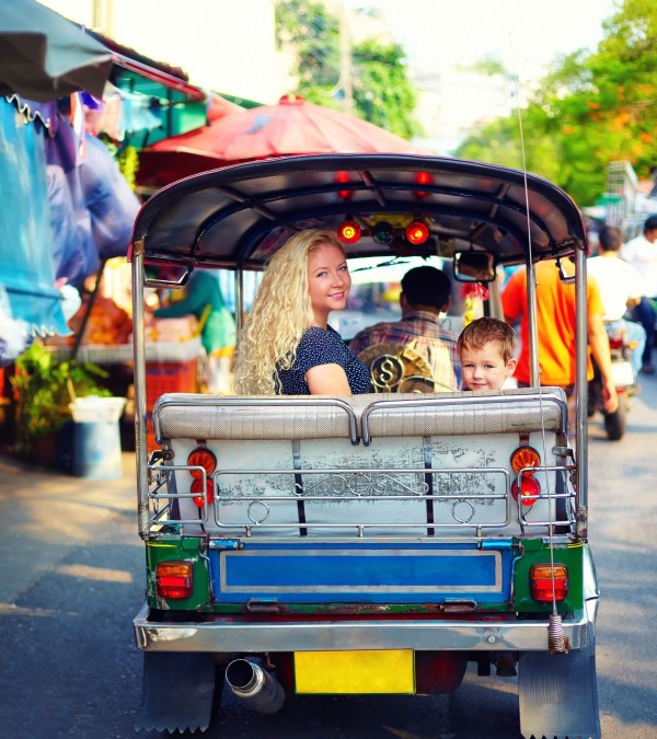 happy-family-tuk-tuk-thailandtravel