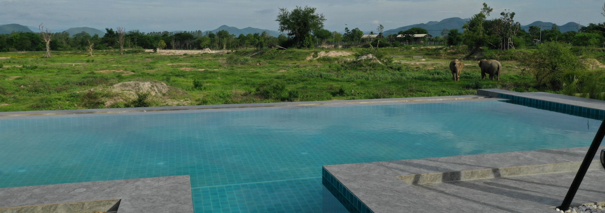 i-love-phants-lodge-zwembad-uitzicht-park-thailandtravel