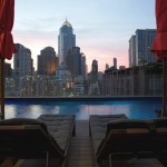 icon-bangkok-hotel-pool-zwembad-parasols-thailandtravel