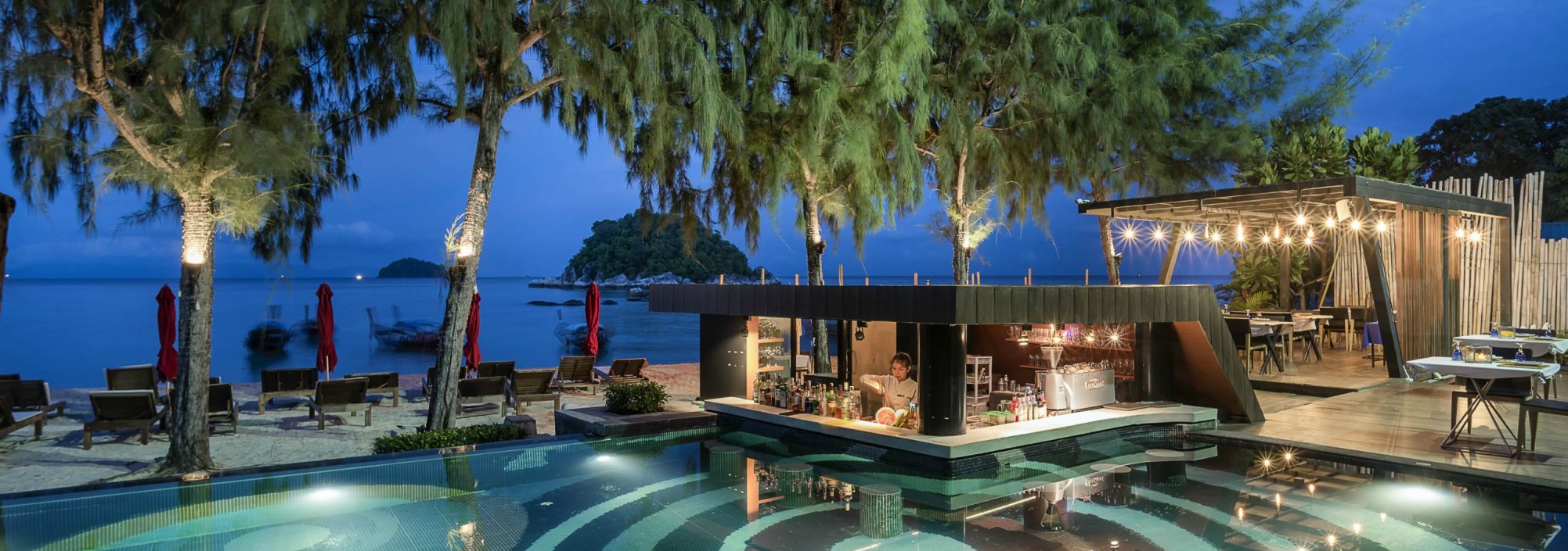idyllic-concept-resort-koh-lipe-zwembad-avond-thailandtravel