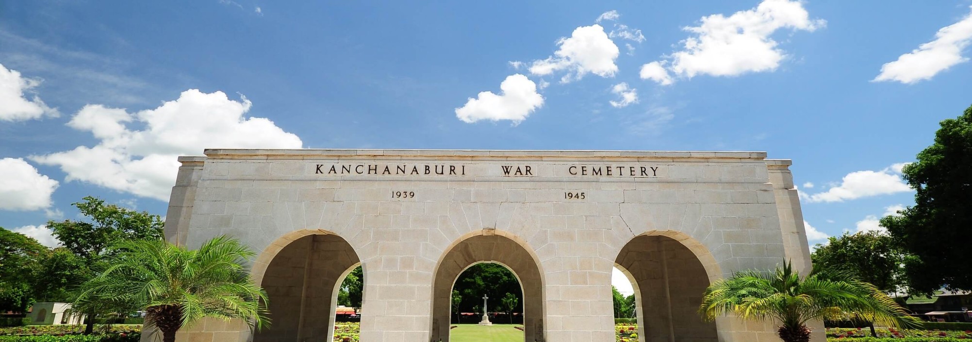 kanchanaburi-erebegraafplaatsen-oorlog-river-kwai-thailandtravel-1