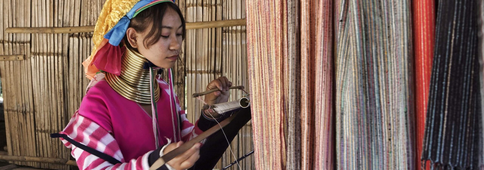 karen-long-neck-gouden-ringen-om-nek-thailandtravel-1