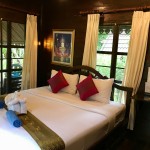 khao-sok-montania-lifestyle-hotel-thai-boutique-chalet-kingsize-bed-thailandtravel