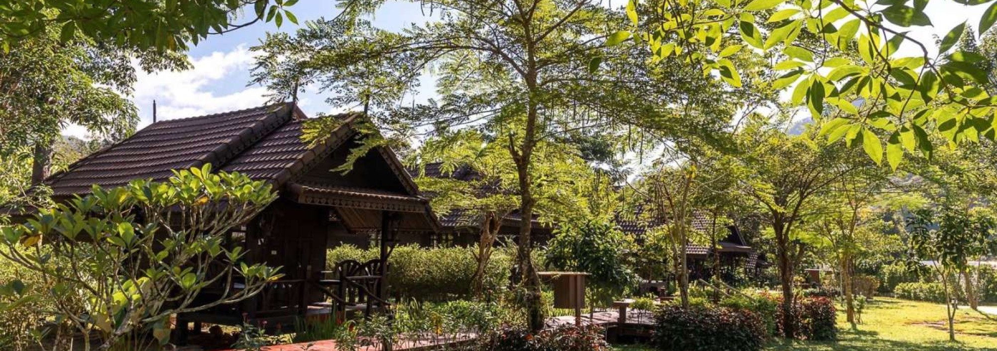 khao-sok-montania-lifestyle-hotel-thai-boutique-chalet-tuin-thailandtravel
