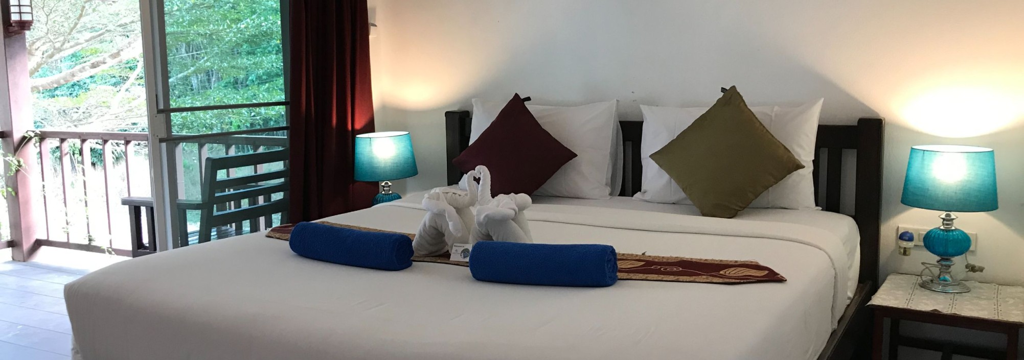 khao-sok-montania-lifestyle-hotel-thai-classic-room-king-terras-thailandtravel