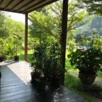 khao-sok-montania-lifestyle-hotel-thai-classic-room-terras-tuin-thailandtravel
