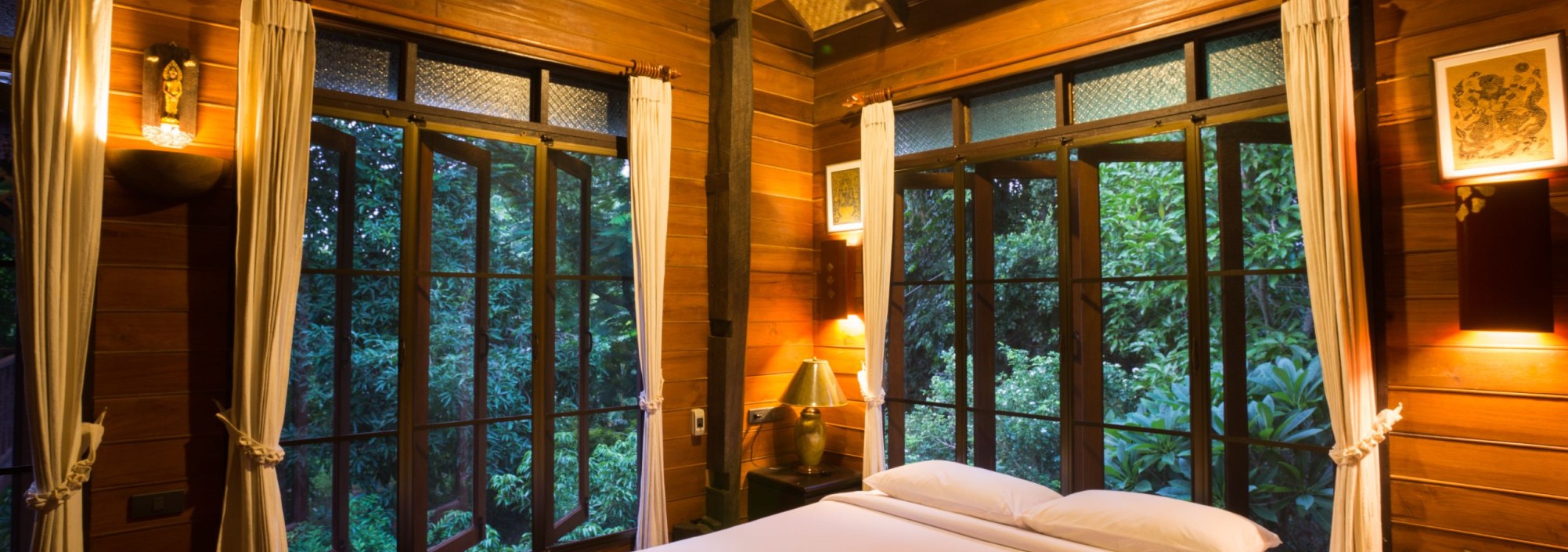 khum-lanna-chiang-mai-homestay-kamer-bed-hoek-thailandtravel