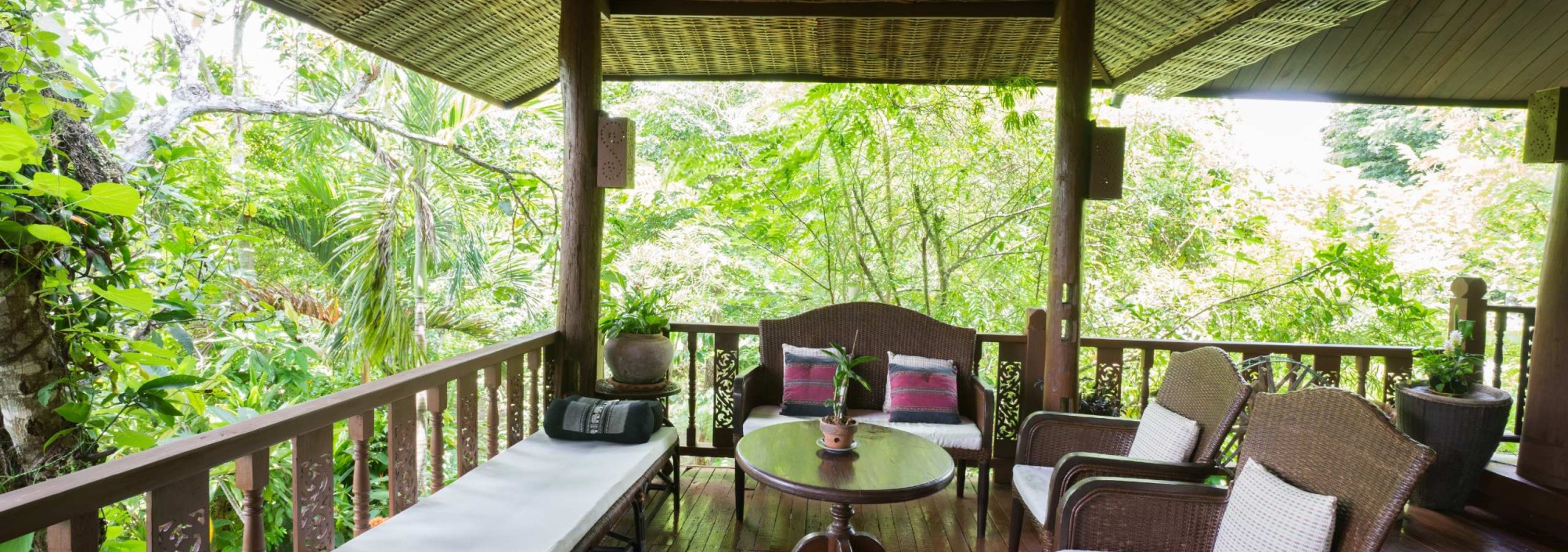 khum-lanna-chiang-mai-homestay-lounge-terrace-thailandtravel