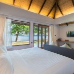 koh-mak-mira-montra-beach-front-deluxe-villa-bedroom-kamer-thailandtravel