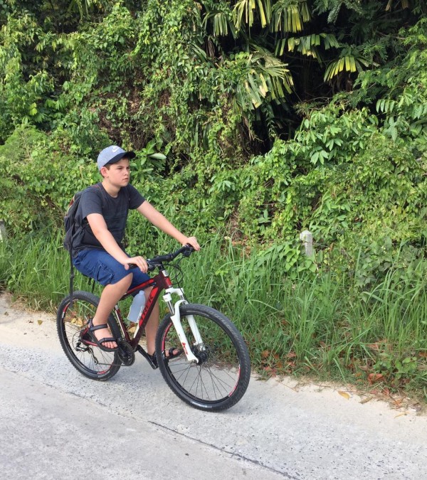 koh-phangan-fietsen-fietstocht-kinderen-jungle-thailandtravel