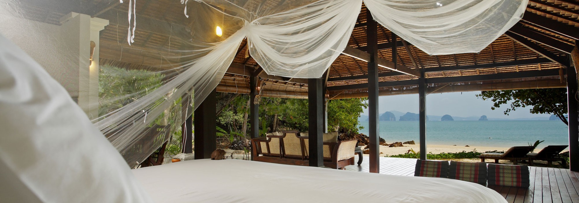koh-yao-island-resort-beach-front-family-villa-slaapkamer-zee-thailandtravel