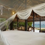 koh-yao-island-resort-beach-front-family-villa-slaapkamer-zee-thailandtravel