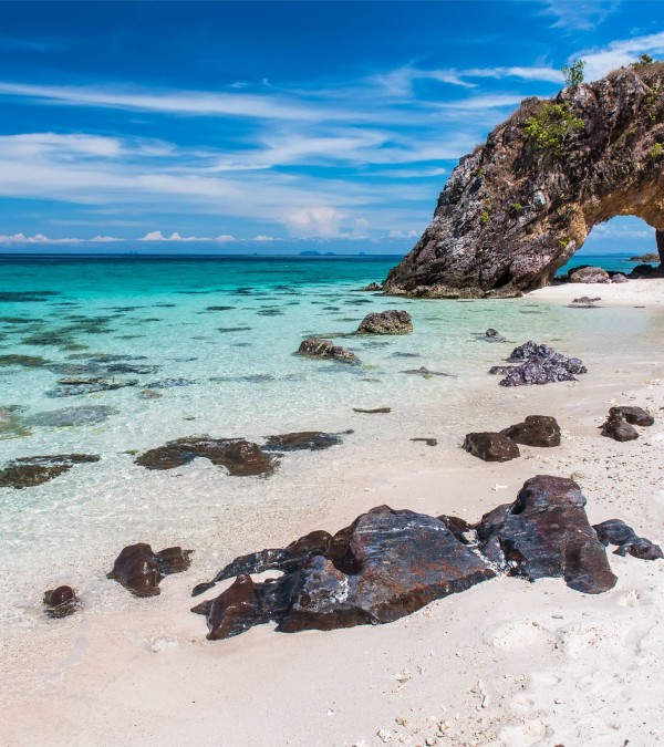 kohlipe-zee-rotsen-strand-trang-thailandtravel