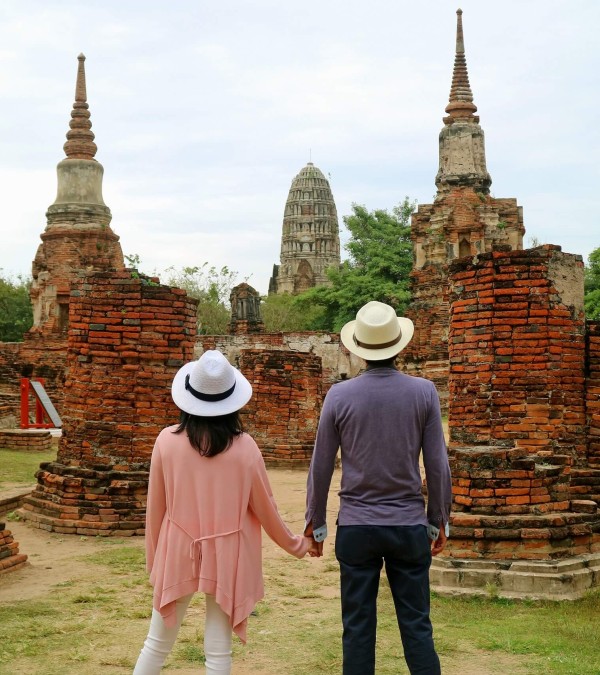 koppel-in-ayutthaya-in-historical-park-thailandtravel