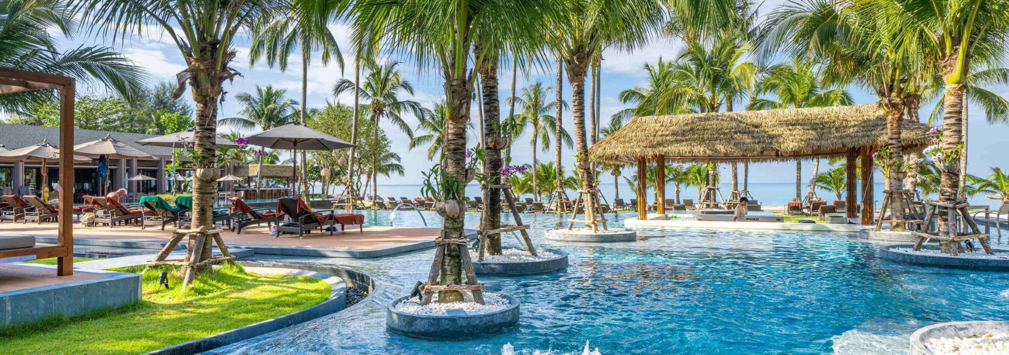 la-flora-resort-khao-lak-cave-club-zwembad-thailandtravel