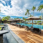 la-flora-resort-khao-lak-main-wing-zwembad-ligbedden-thailandtravel