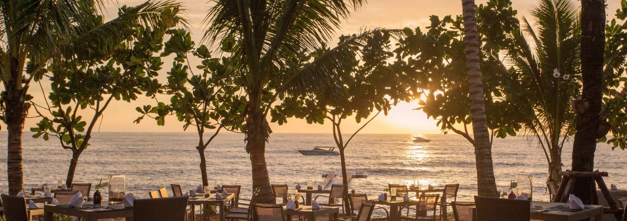 la-flora-resort-khao-lak-sire-beachfront-restaurant-zee-thailandtravel-1-