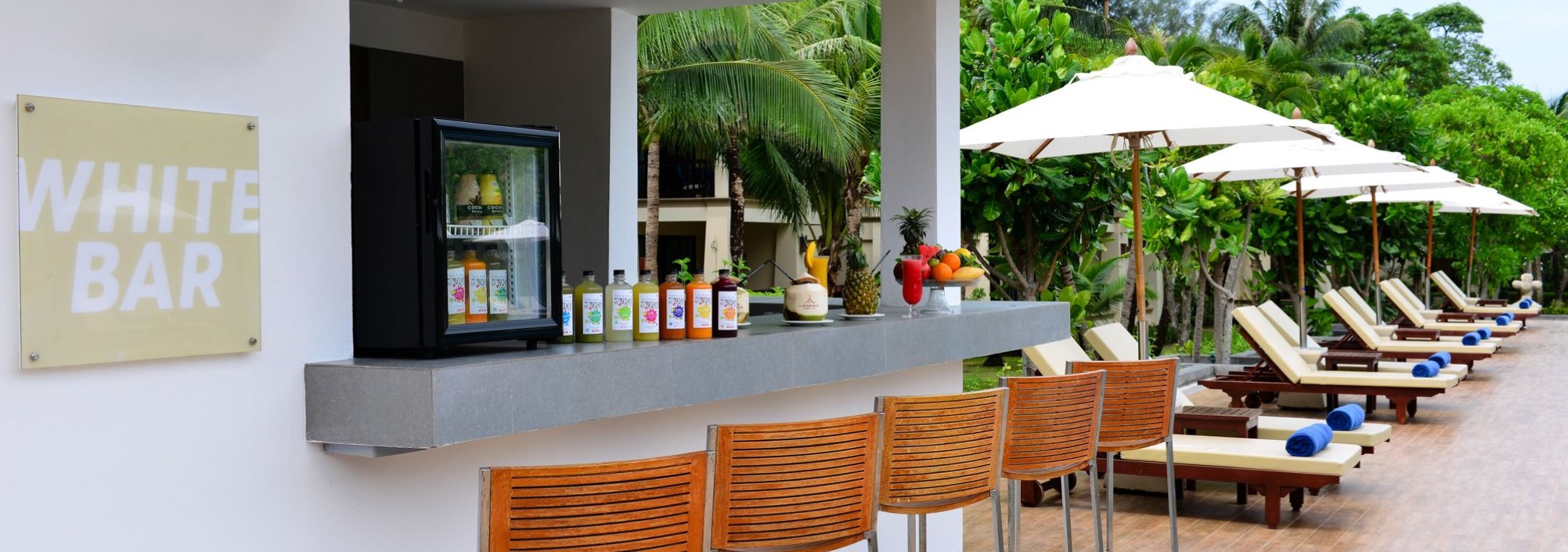 layanafb-white-bar-koh-lanta-thailandtravel