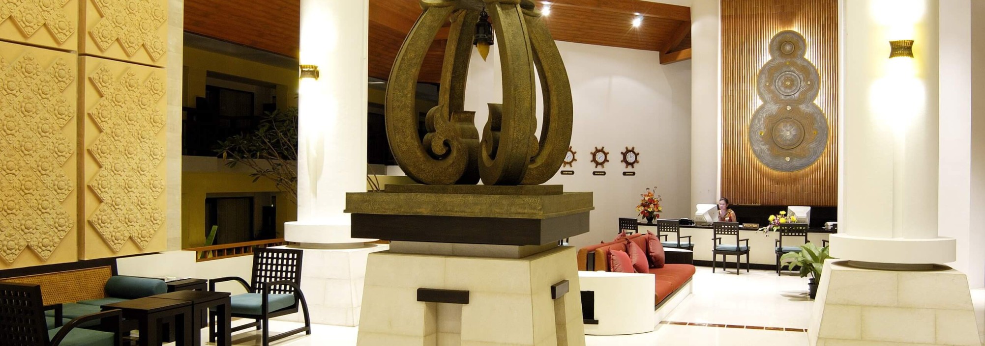 lobby-woraburi-resort-phuket-karon-thailand-travel-02
