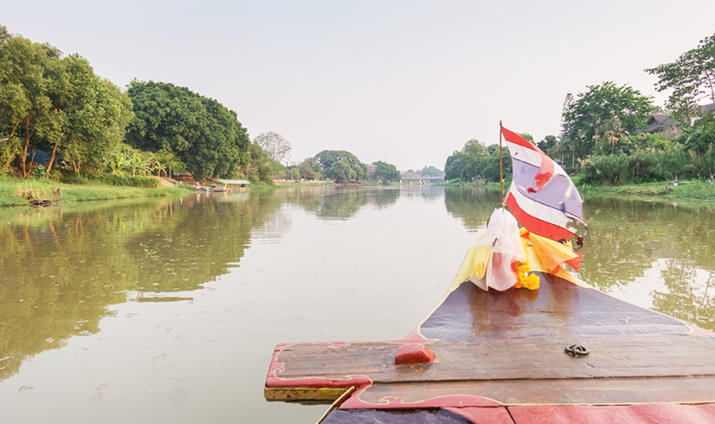 local-life-along-ping-river-by-boat-rivier-samlor-thailandtravel