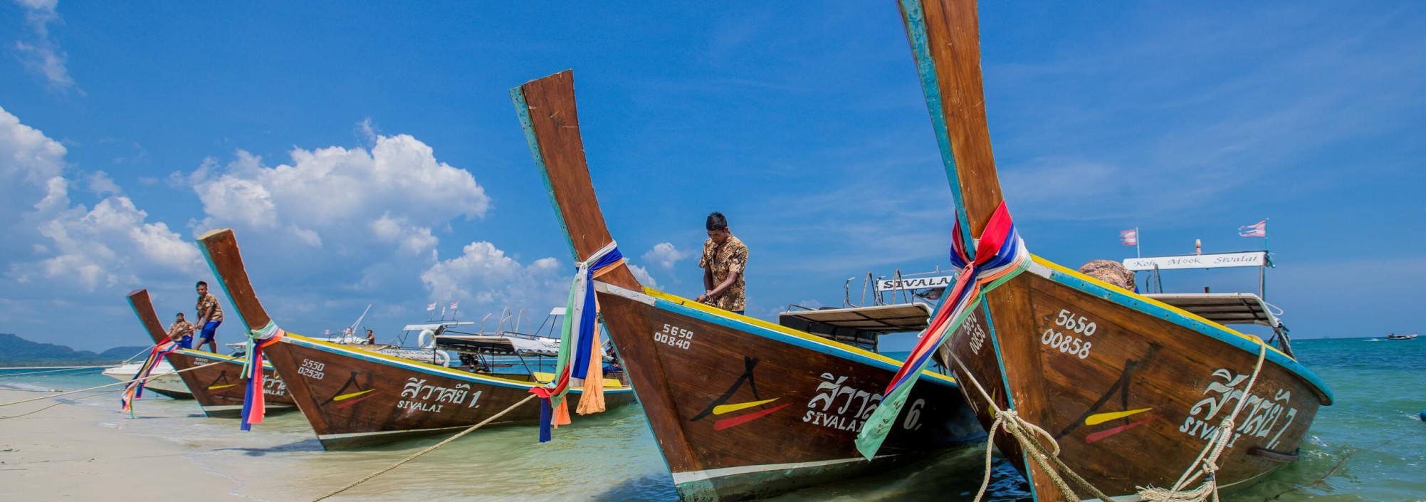 longtailboten-strand-sivalai-beach-resort-thailandtravel