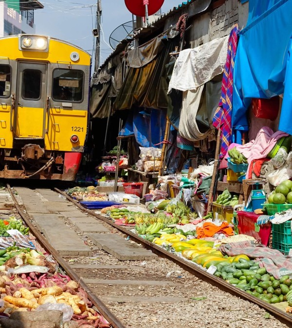 maeklong-trainmarket-thailandtravel
