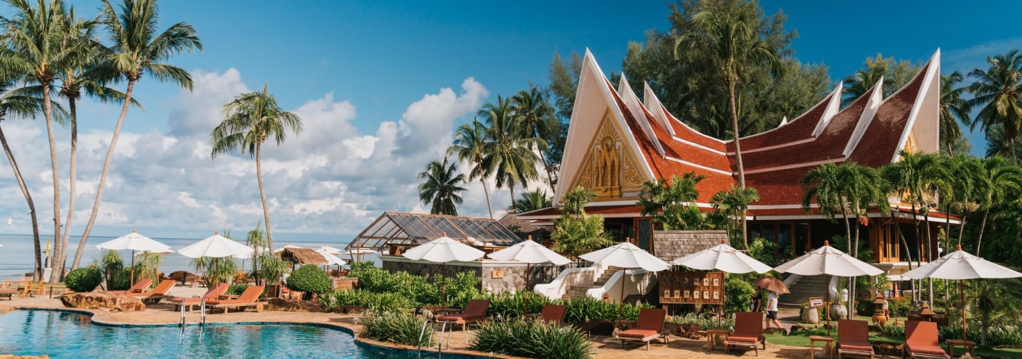 main-pool-santhiya-koh-chang-