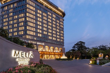melia-pattaya-hotel-entrance-thailand-travel