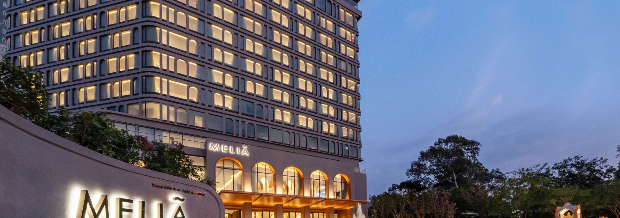 melia-pattaya-hotel-entrance-thailand-travel