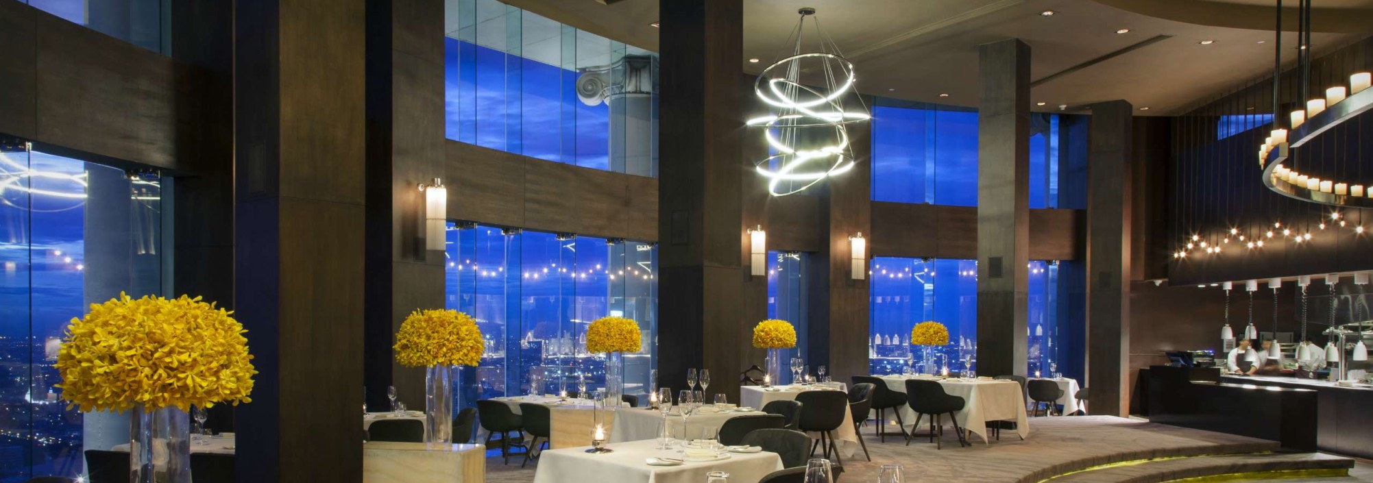 mezzaluna-dining-lebua-state-tower-bangkok-thailandtravel