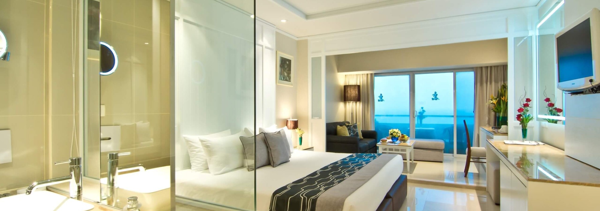 mini-suite-sea-view-royal-cliff-beach-hotel-pattaya-thailand-travel-1