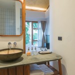 mira-montra-koh-mak-hill-top-sea-view-room-badkamer-wastafel-thailandtravel