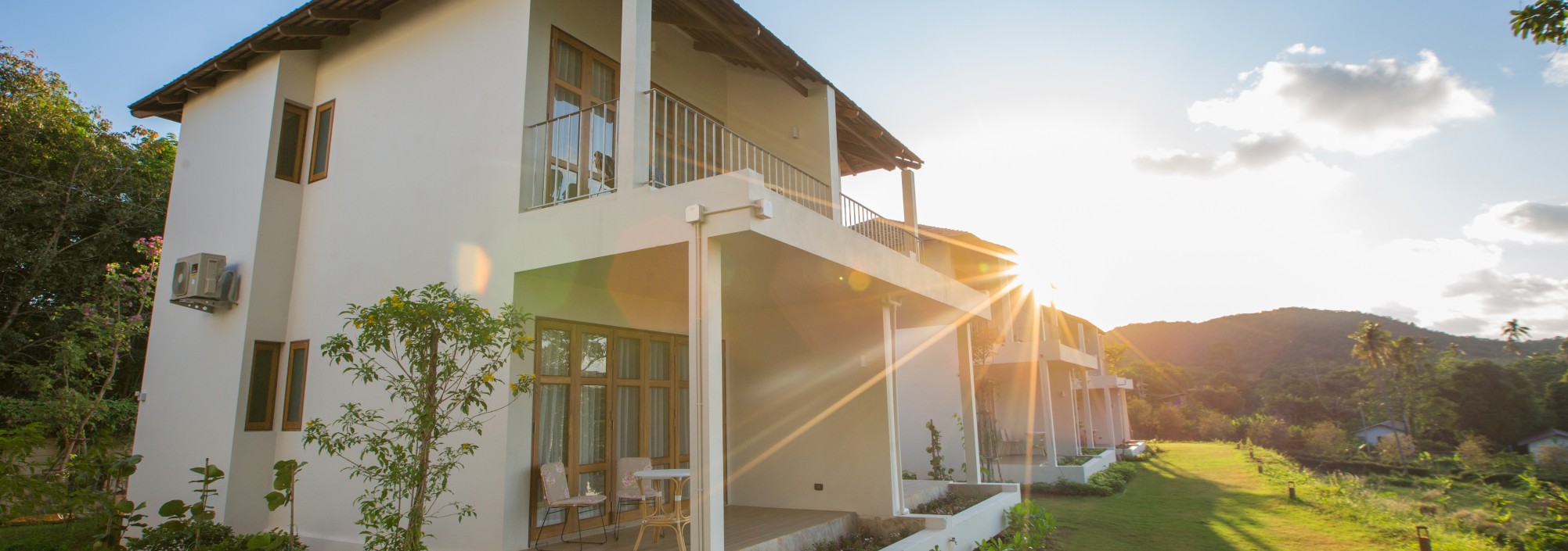 mira-montra-koh-mak-hill-top-sea-view-room-building-view-thailandtravel